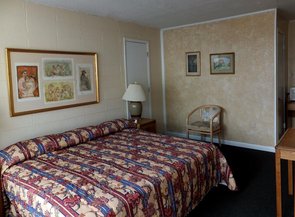 Windsor Motel Lake George Room photo